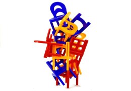Gra Spadające Krzesła Ułóż Kolorową Wieżę