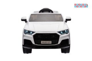 Białe Audi Q7 na akumulator - 2x45W, 12V/7Ah, lakierowany, ekoskóra, EVA, MP3 - [19522]