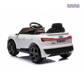 Białe Audi SQ8 na akumulator - 2x35W, 12V/9Ah, ekoskóra, EVA, bluetooth - [BRD-2168]