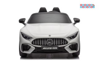 Biały Mercedes AMG SL63 na akumulator - 2x200W, 24V/7Ah, ekoskóra, EVA, LED, USB, MP3, Radio, pasy - [16874]