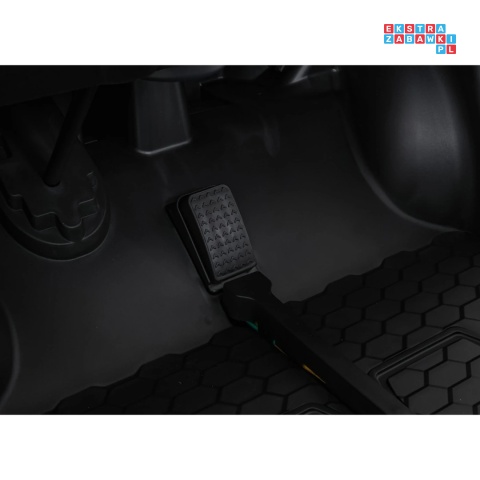 [SX3568] Pojazd terenowy PASSION na akumulator 4x200W 24V/10Ah pilot EVA LED ekoskóra - czerwony