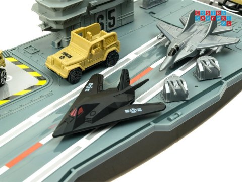 [ZA2355] Duży lotniskowiec wojskowy samoloty auta