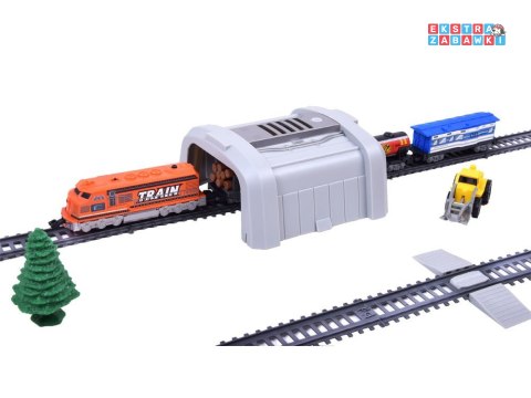 [RC0507] Kolejka pociąg towarowy z wagonami i stacją
