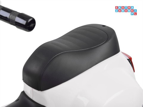[PA0238] Motorek Skuter VESPA na akumulator 6V/4.5Ah - biały
