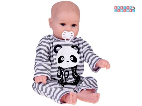 [ZA5358] Urocza miękka lalka chłopiec 45cm jak żywa ubrana kombinezon panda