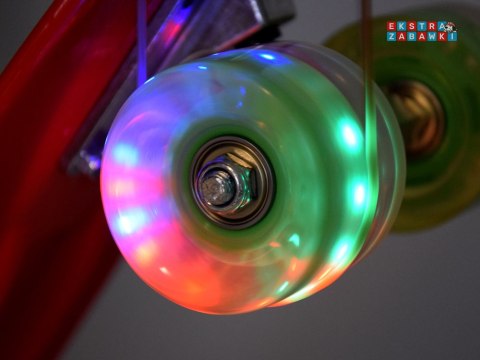 [SP0825 CZ] Fiszka LED deskorolka ze świecącymi kółkami do jazdy w Skateparku