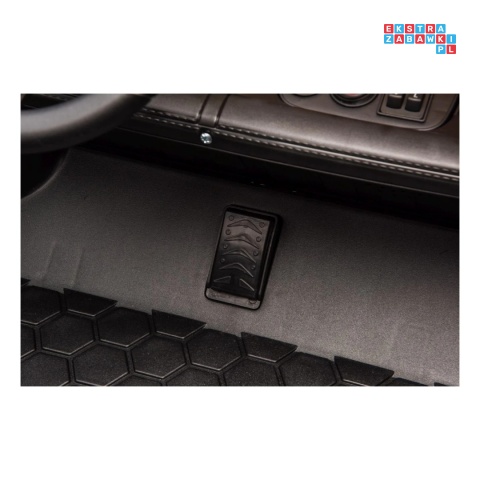 [BDM0988] Porsche Taycan Turbo S na akumulator 2x45W 12V/7Ah ekoskóra Bluetooth i pilot - czarny