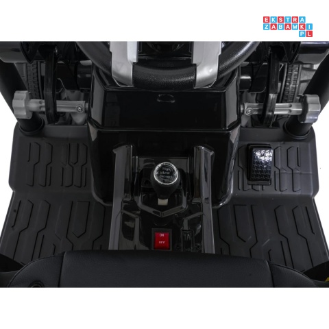 [JS3158B] Mega traktor D68 2x200W 24V/7Ah z łyżką i przyczepką ekoskóra, pilot, LED - czerwony