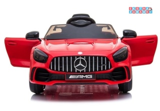 Czerwony Mercedes GTR na akumulator - 2x45W, 12V/4.5Ah, pilot, pasy, panel audio, podświetlana deska LED - [3902]