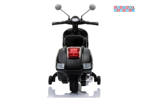 Czarny Skuter Vespa na akumulator - 2x45W, 12V/4.5Ah, EVA, LED, ekoskóra, panel audio - [3914]