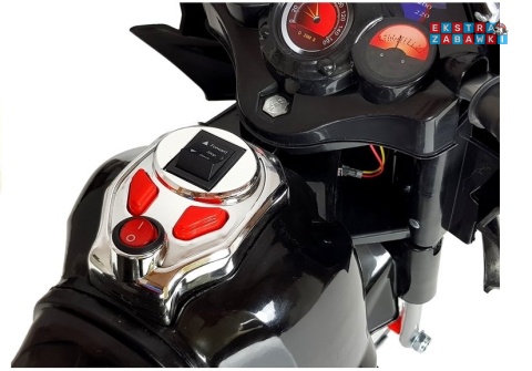 Czarny motorek HC8051 na akumulator - 1x18W 6V/4.5Ah, 4km/h, LED, otwierany kuderek - [370]