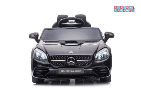 Czarny Mercedes SLC 300 na akumulator - 2x45W 12V/4.5Ah, EVA, LED, pilot, panel audio, hamulec automatyczny [9129]