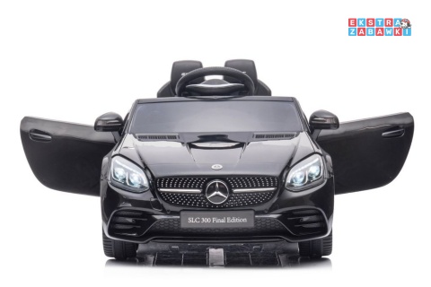 Czarny Mercedes SLC 300 na akumulator - 2x45W 12V/4.5Ah, EVA, LED, pilot, panel audio, hamulec automatyczny [9129]
