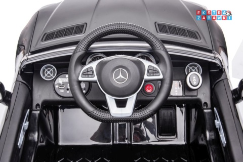 Czarny Mercedes SLC 300 na akumulator - 2x45W 12V/4.5Ah, EVA, LED, pilot, panel audio, hamulec automatyczny [9129]