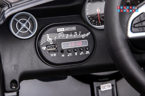 Czarny Mercedes SLC 300 na akumulator - 2x45W 12V/4.5Ah, EVA, LED, pilot, panel audio, hamulec automatyczny [9129]