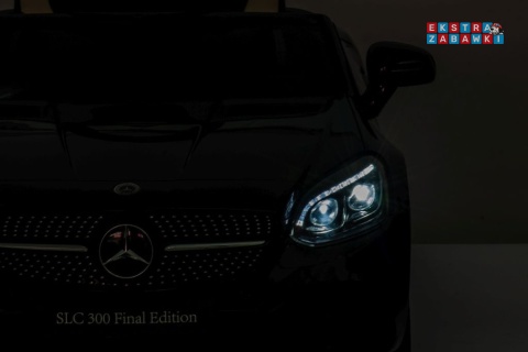 Czarny Mercedes SLC 300 na akumulator - 2x45W 12V/4.5Ah, EVA, LED, pilot, panel audio, hamulec automatyczny [9129]