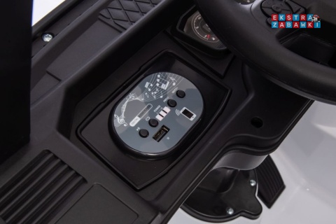 Biała Scania 500R HL698 na akumulator - 4x45W 24V/7Ah, EVA, pilot, LED, Bluetooth, automatyczny hamulec [20636]