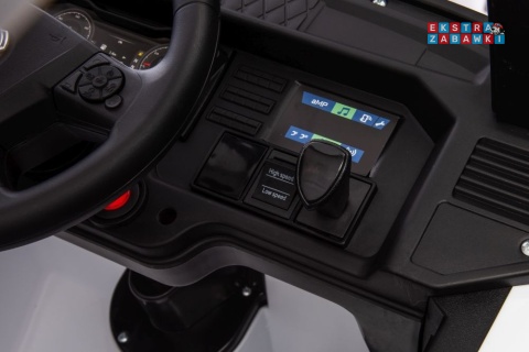 Biała Scania 500R HL698 na akumulator - 4x45W 24V/7Ah, EVA, pilot, LED, Bluetooth, automatyczny hamulec [20636]