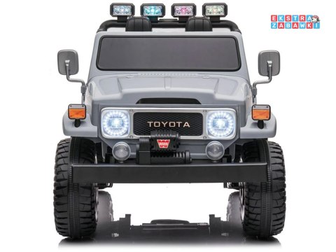 Toyota Land Cruiser dwuosobowa na akumulator - szary, 4x100W 24V/7Ah, EVA, ekoskóra, 3-punktowe pasy, pilot [PA0285]