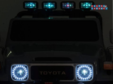 Toyota Land Cruiser dwuosobowa na akumulator - szary, 4x100W 24V/7Ah, EVA, ekoskóra, 3-punktowe pasy, pilot [PA0285]