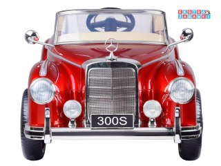 Czerwony Mercedes 300s lakierowana karoseria na akumulator - 2x35W 12V/7Ah, EVA, ekoskóra, BT, światła, pilot [PA0082]
