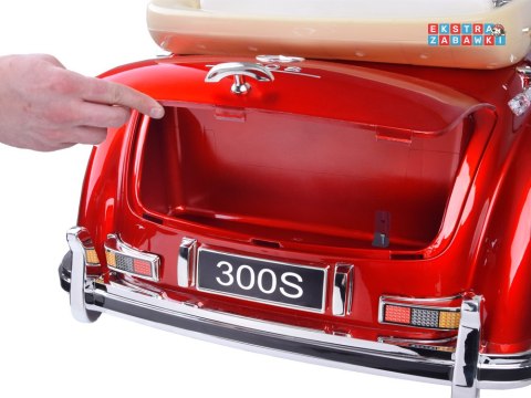 Czerwony Mercedes 300s lakierowana karoseria na akumulator - 2x35W 12V/7Ah, EVA, ekoskóra, BT, światła, pilot [PA0082]