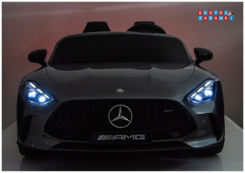 Szary Mercedes GT63 AMG DKGT63 z wyciszonymi silnikami na akumulator - 4x200W 24V/14Ah, ekran LCD, EVA, LED, ekoskóra [29031]