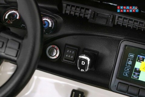 Biała Toyota Hilux na akumulator - 4x200W 24V/7Ah, ekoskóra, LED, EVA, pilot [HL850]