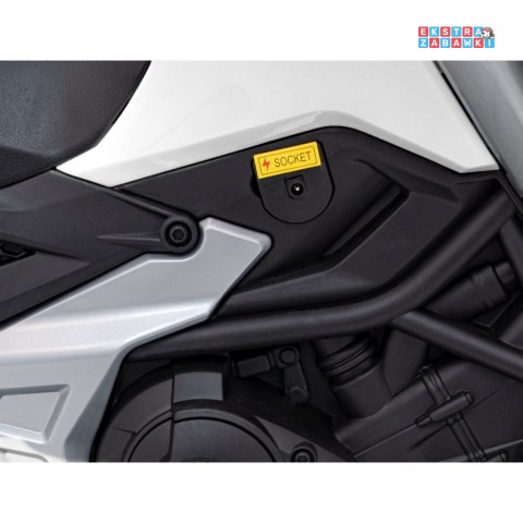 [outlet] Biały Motor Honda NC750x na akumulator - 2x35W, 12V/4.5Ah, odgłosy silnika, boczne kółka, bluetooth, MP3 - [TR2306]