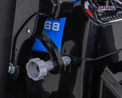 Mega traktor D68 z łyżką na akumulator - niebieski, 2x200W, 24V/10Ah, ekoskóra, pilot, LED [JS3158B]