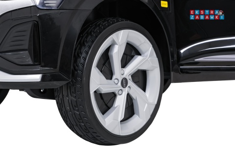 Audi SQ8 4x4 na akumulator - czarny, 4x35W 12V/9Ah, pilot, EVA, LED, ekoskóra, pas, panel muzyczny [HZB-SQ8]