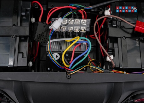 Gokart Audi na akumulator - czerwony, 2x150W 24V/7Ah, LED, MP3, radio FM, EVA, BT, drift/sport [AHL007A]