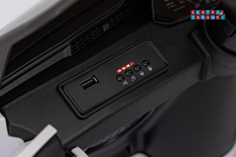 Audi SQ8 na akumulator - biały, 2x35W 12V/9Ah, ekoskóra, EVA, bluetooth [BRD-2168]