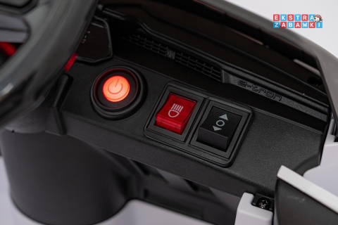 Audi SQ8 na akumulator - biały, 2x35W 12V/9Ah, ekoskóra, EVA, bluetooth [BRD-2168]