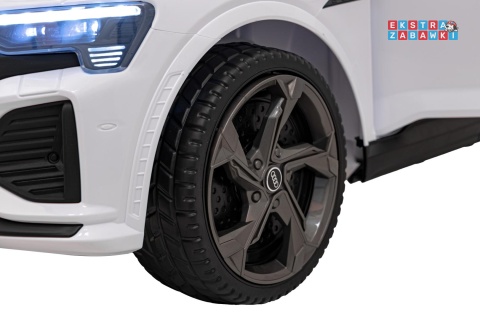 Audi SQ8 na akumulator - biały, 2x35W 12V/9Ah, ekoskóra, EVA, bluetooth [BRD-2168]