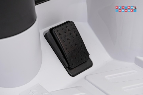 Audi SQ8 na akumulator - biały, 2x35W 12V/9Ah, ekoskóra, EVA, bluetooth [BRD-2168]